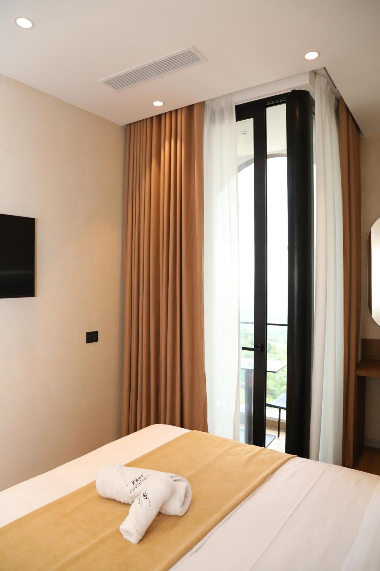 Z Art Hotel Круя Экстерьер фото