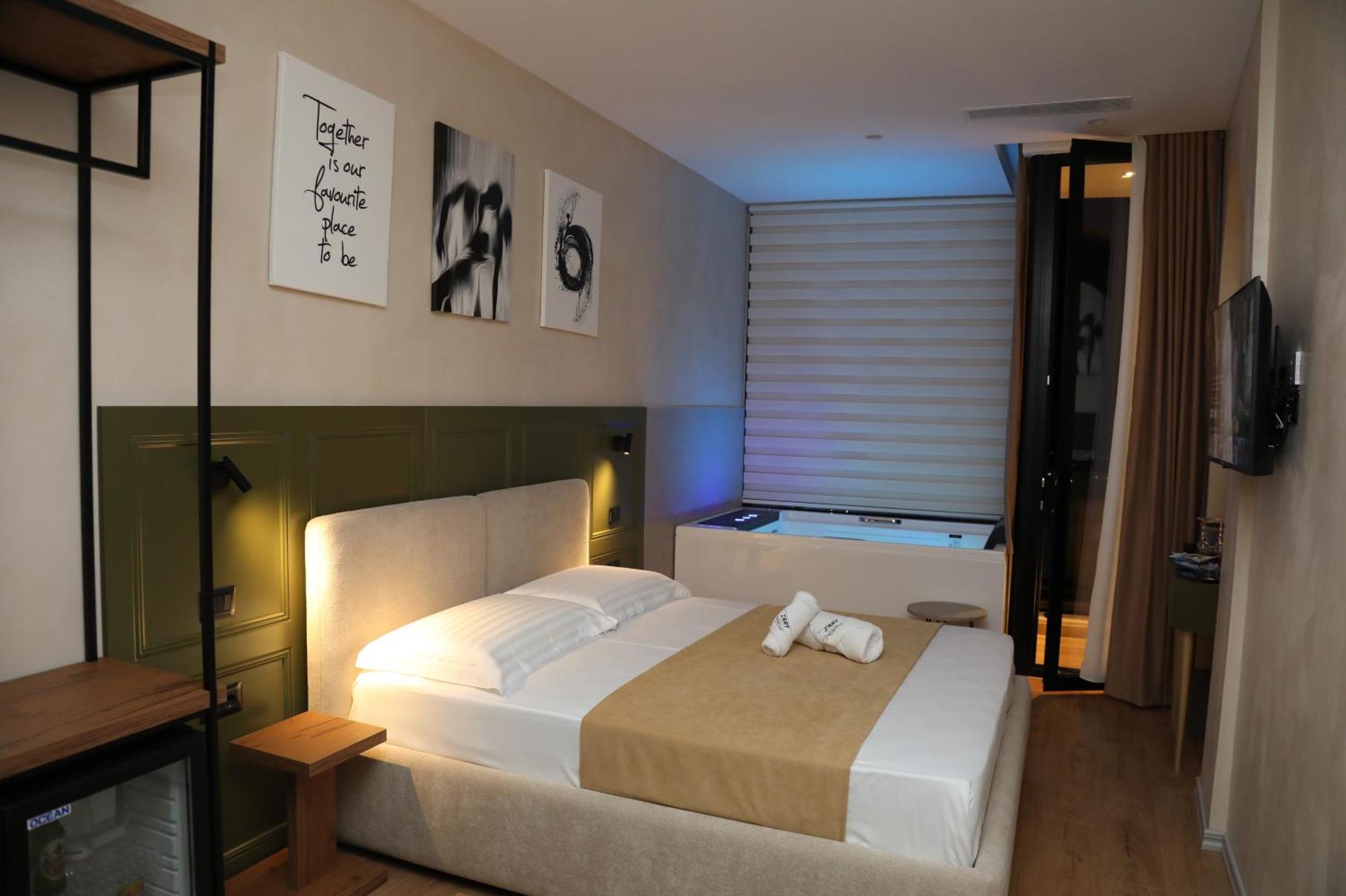 Z Art Hotel Круя Экстерьер фото