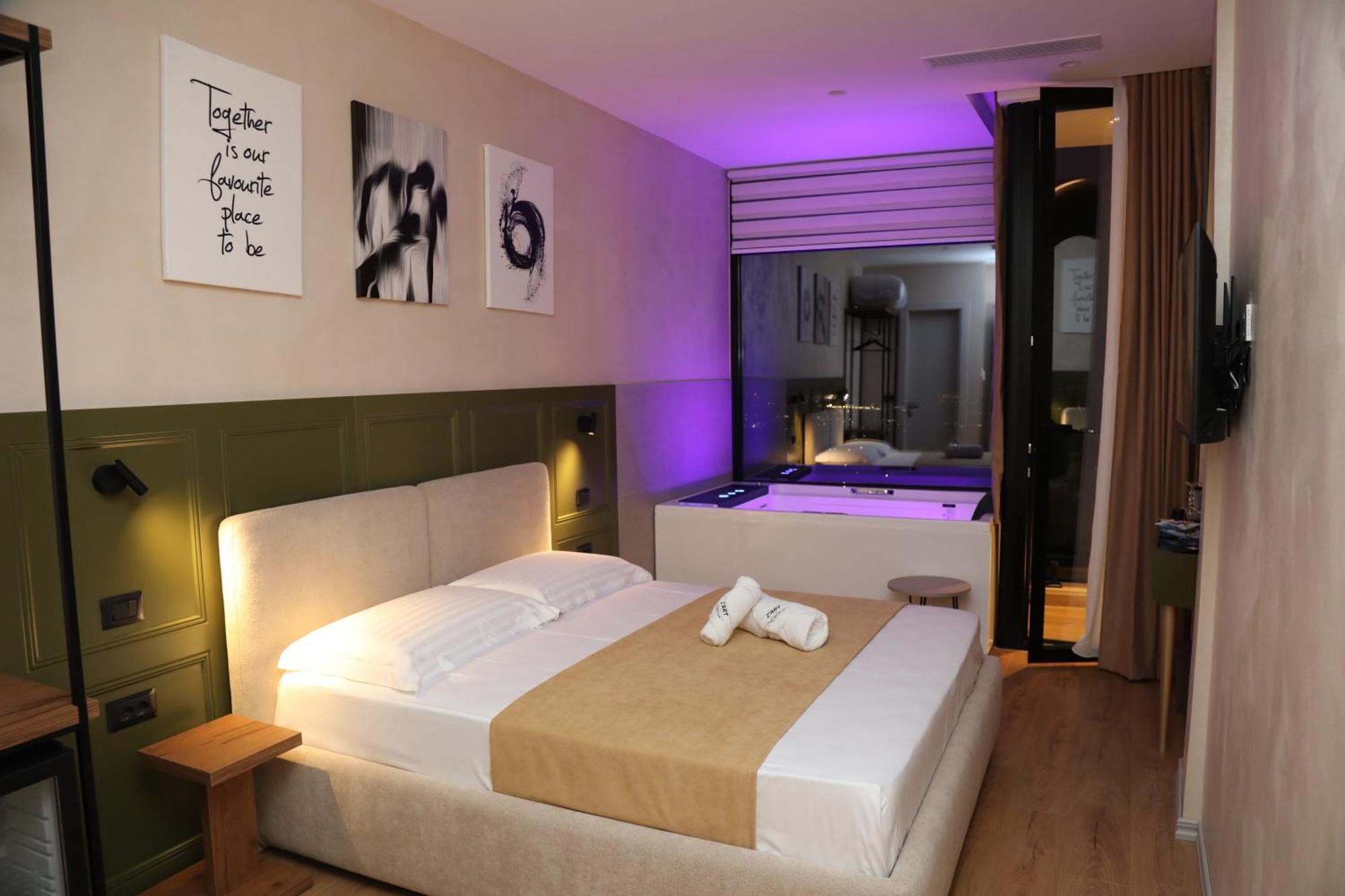 Z Art Hotel Круя Экстерьер фото