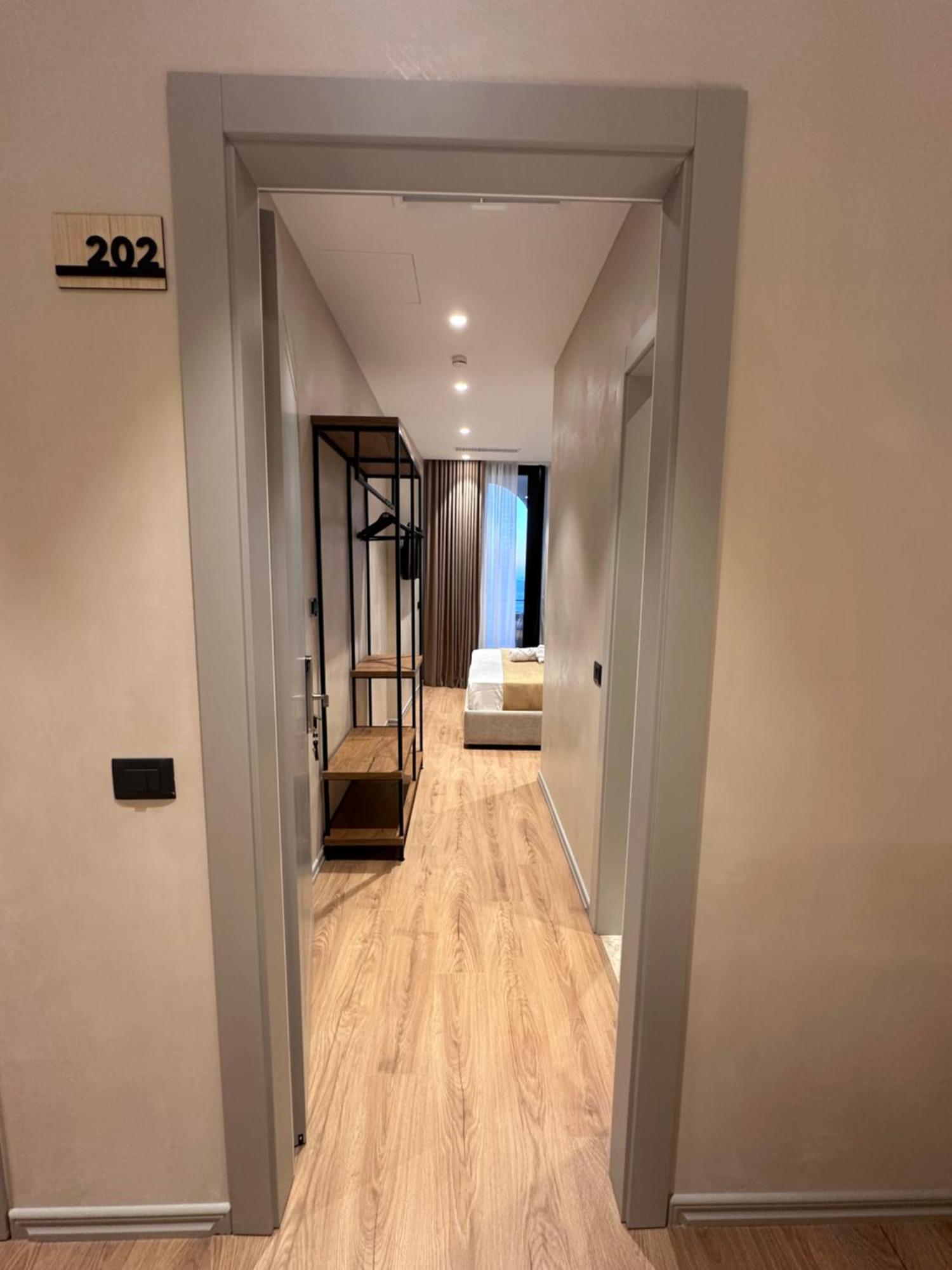 Z Art Hotel Круя Экстерьер фото